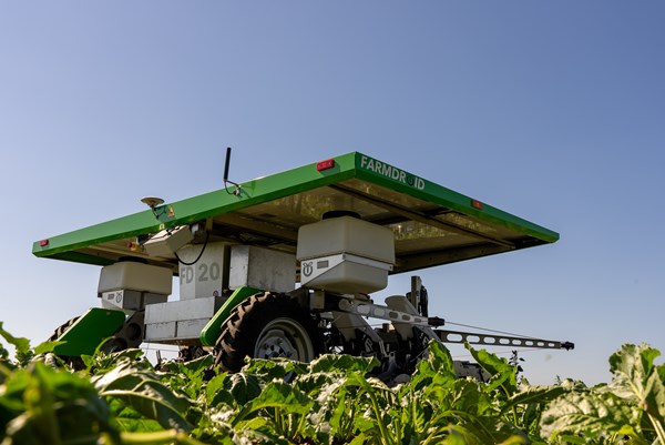 FarmDroid is field of Sugar Beet, fitted with +SPRAY application system